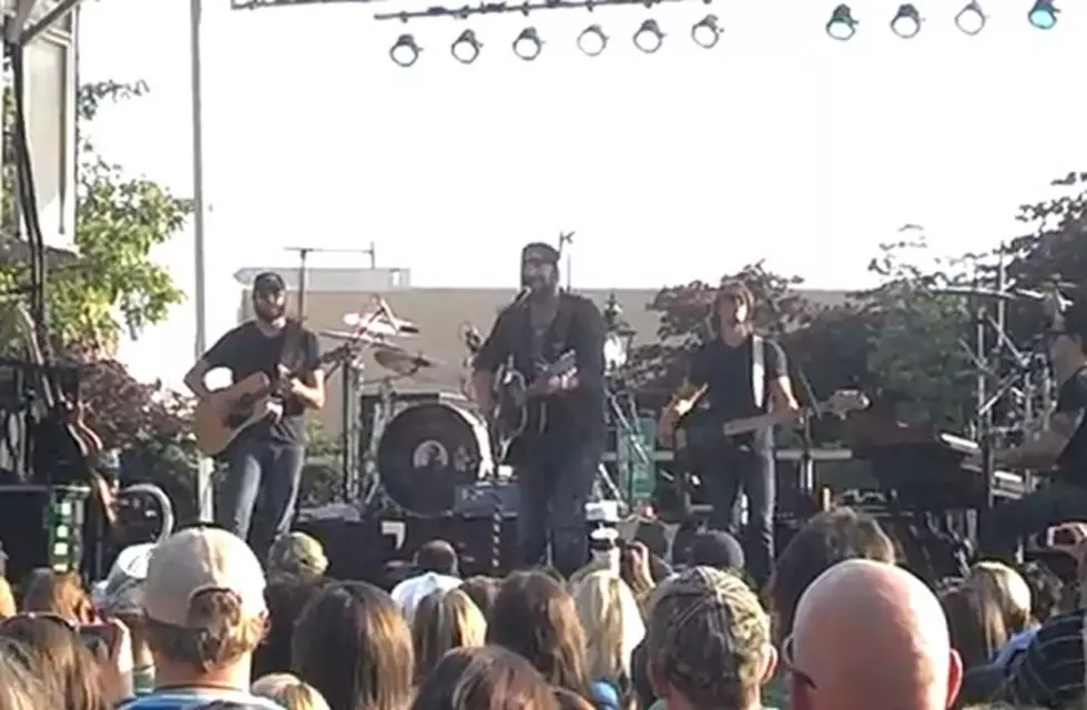 Lee Brice Performs Live at the Grand Ole Opry Plaza [VIDEO]