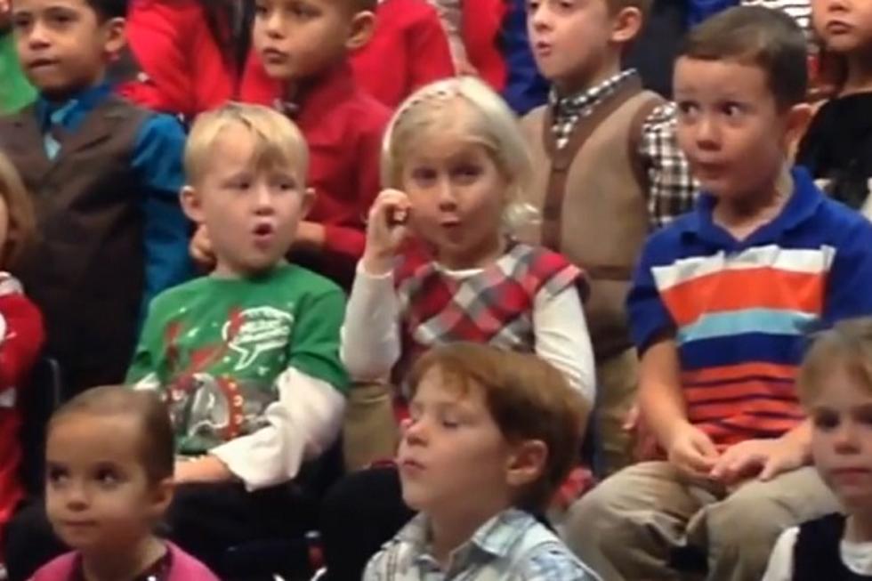 5-Year-Old Performs Kindergarten Concert in Sign Language for Deaf Parents [VIDEO]