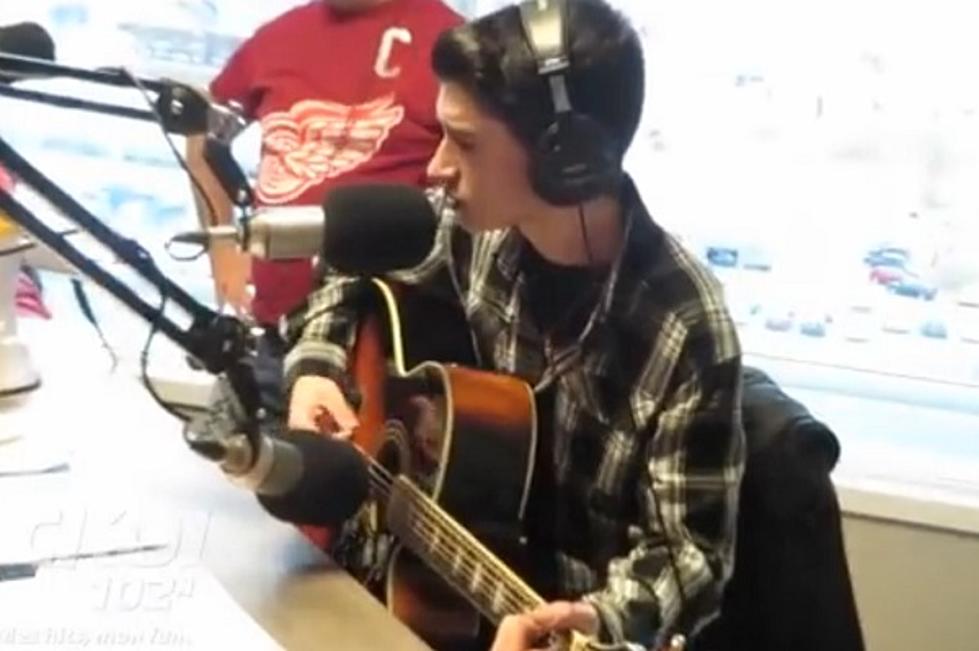 16-Year-Old Canadian Does a Dead-On Elvis in His Performance of ‘Blue Christmas’ [VIDEO]