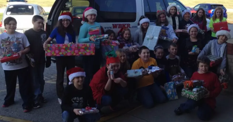 East View Elementary School Students Donate Toys To Christmas Wish