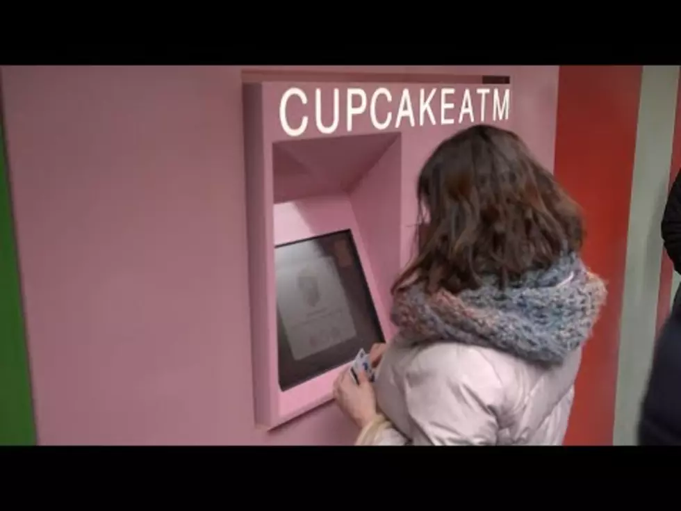 24-Hour Cupcake ATM Opens in New York City [Video]