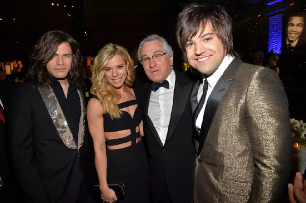 Odd Combo – Band Perry and Robert DiNiro? [Pictures]