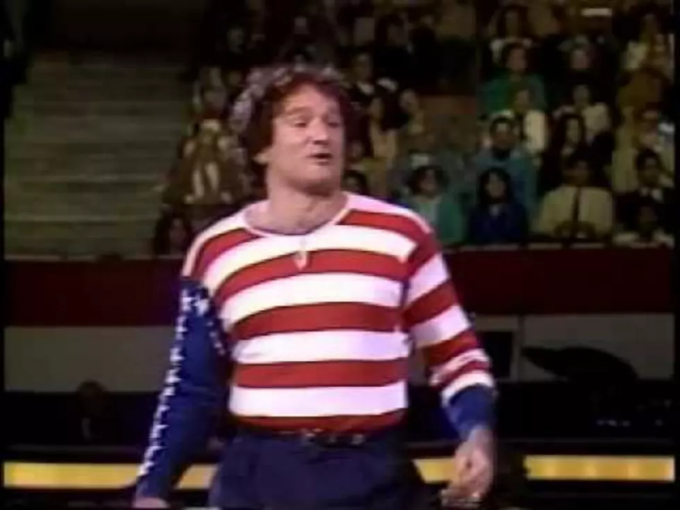 Robin Williams as The American Flag [Video]