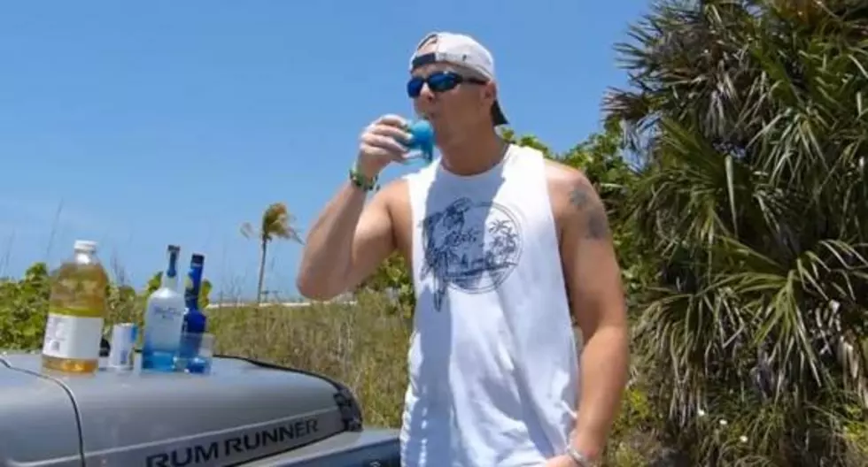What&#8217;s Cookin&#8217;?: Kenny Chesney&#8217;s Sumthin&#8217; Blue Cocktail [Video]