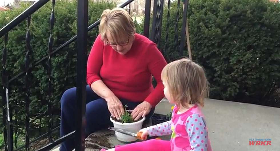 Erin&#8217;s Mom and Niece Zoey Get Their Green Thumbs On [VIDEO]