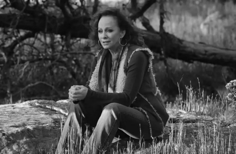 Reba&#8217;s Powerful New Video Pays Tribute to Her Late Father [VIDEO]