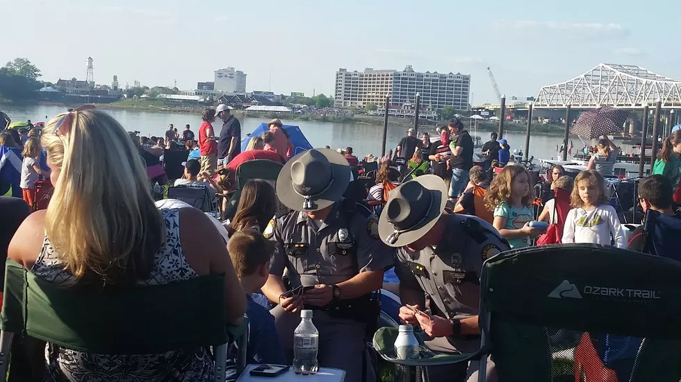 Photos of KSP Troopers Playing Cards With Kids At Thunder Over Louisville Go Viral [VIDEO]