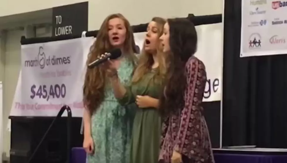 Daviess County High School Trio Sings National Anthem [Video]