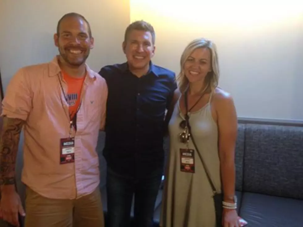 Chad &#038; Jaclyn Interview Todd Chrisley at CMA Music Fest [Video]