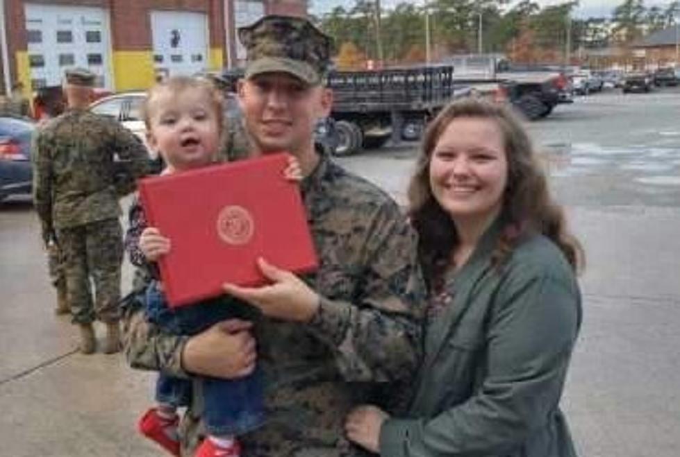 Owensboro Military Family’s 14-Mo-Old Daughter Meets Marine Santa [PHOTO]