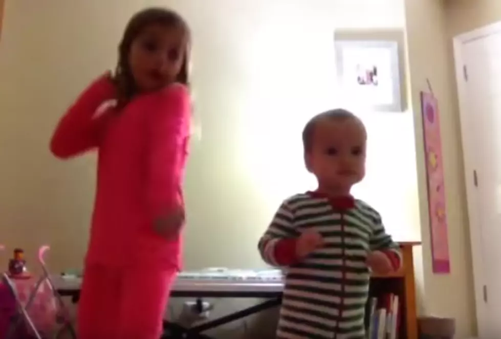 Cute ALERT!  Two Young Sisters Rock Out The Nae Nae On Mom&#8217;s Phone [VIDEO]