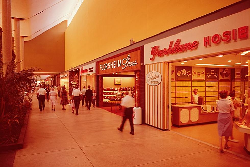 Remember What Malls–and Their Patrons–Looked Like in 1989?