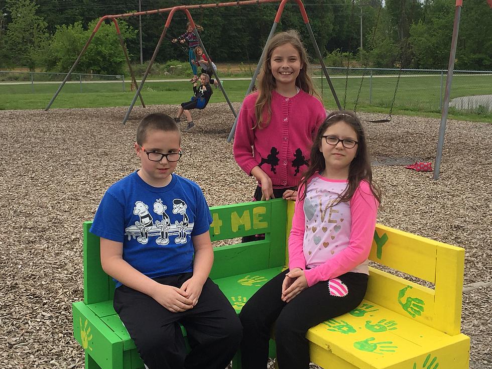 East View Elementary Students Create &#8220;Buddy Bench&#8221; for School Playground [Photos]