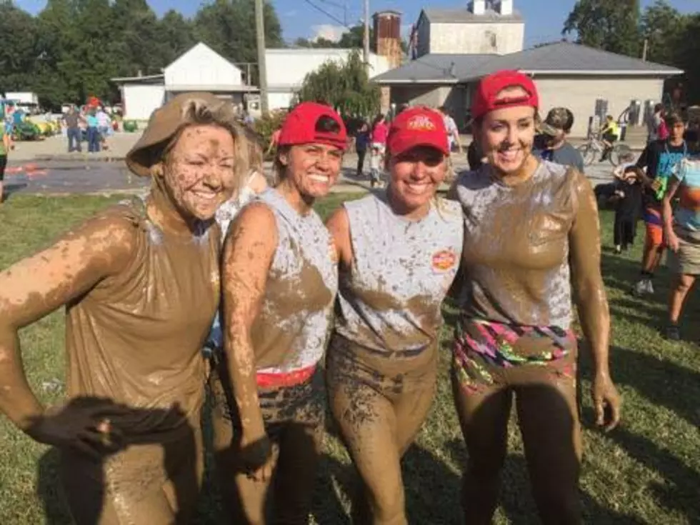 Owensboro Gals Mud Wrestle A Hog At Dale Fall Fest (VIDEO)