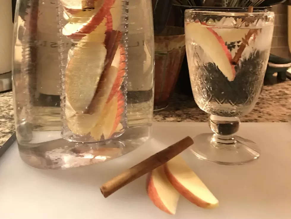 What’s Cookin’ Cinnamon Apple Infused Water [RECIPE]