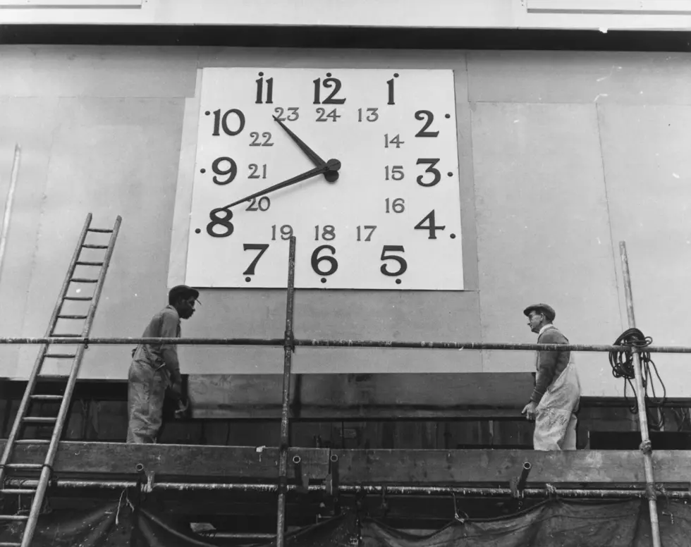 Schools Are Getting Rid of Analog Clocks, Really