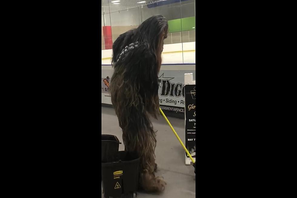 Chewbacca ‘Swabs the Deck’ at Owensboro’s Edge Ice Center [VIDEO]