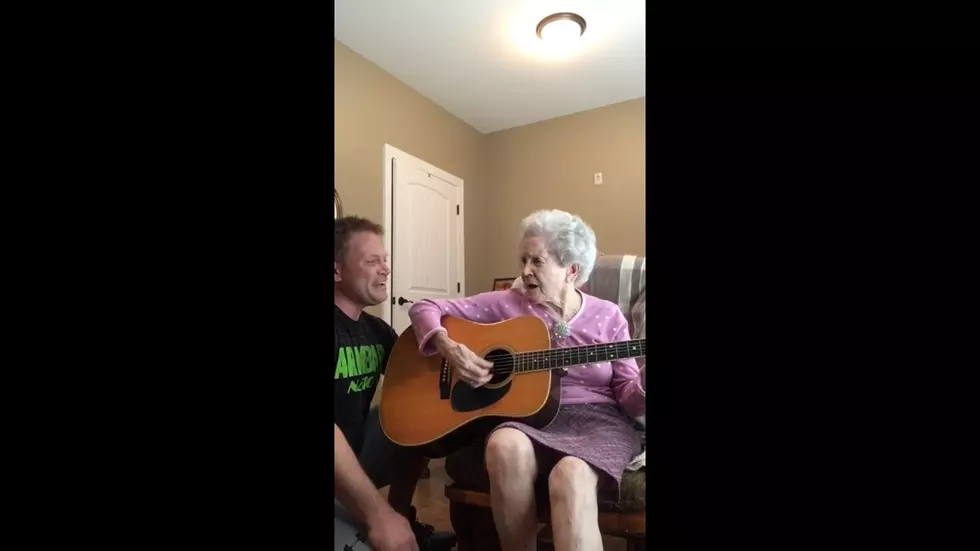 Alzheimer's Patient Flawlessly Plays, Sings Favorite Song [VIDEO]