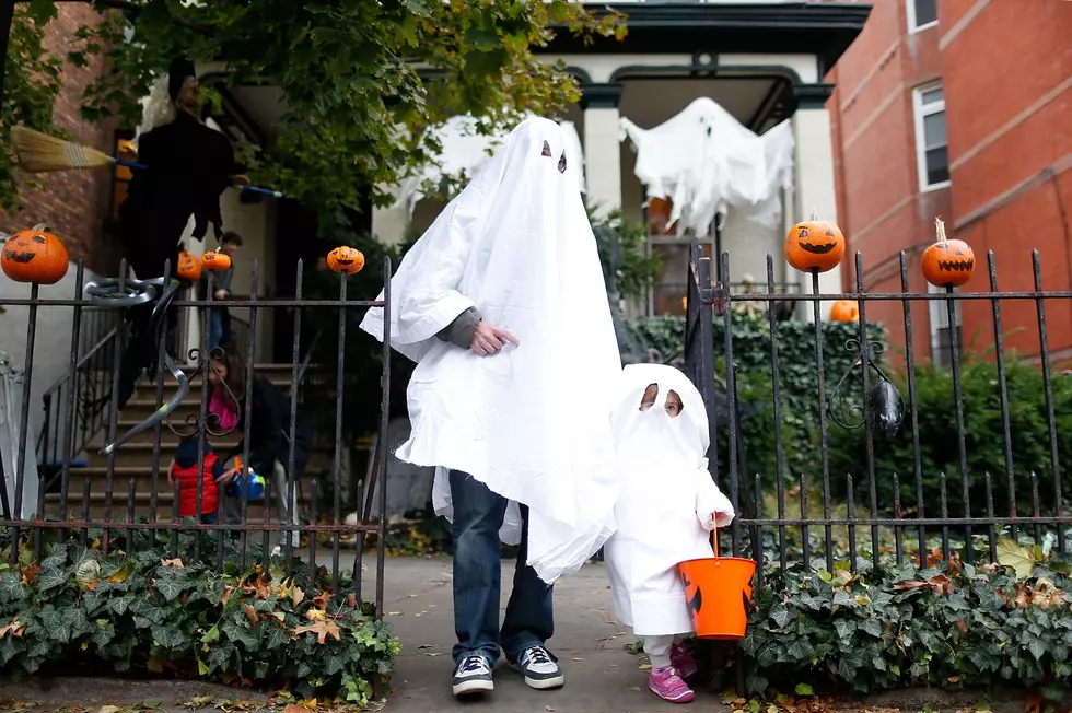 Kentucky Mayor Goes Off on Residents ‘Losing Their Minds’ Over Trick-or-Treat Time Change