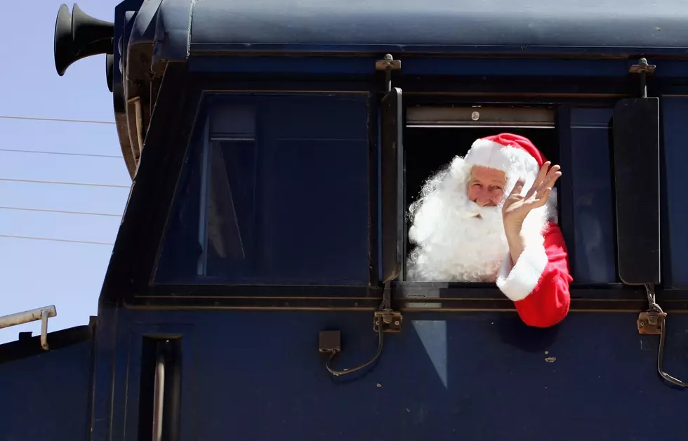 Experience A “Merry Little Christmas” Train Ride in Kentucky