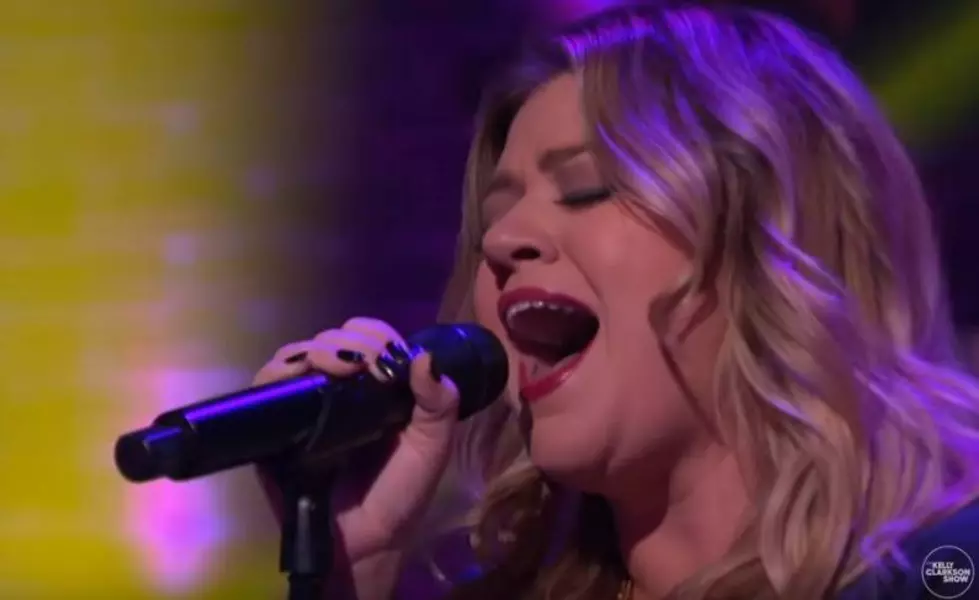 Kelly Clarkson Covers Chris Stapleton's Tennessee Whiskey [Video]