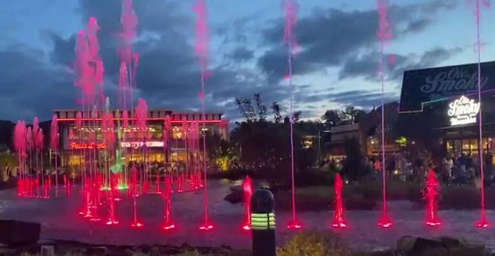 A Fountain Show Set to Michael Jackson's "Thriller" [Video]