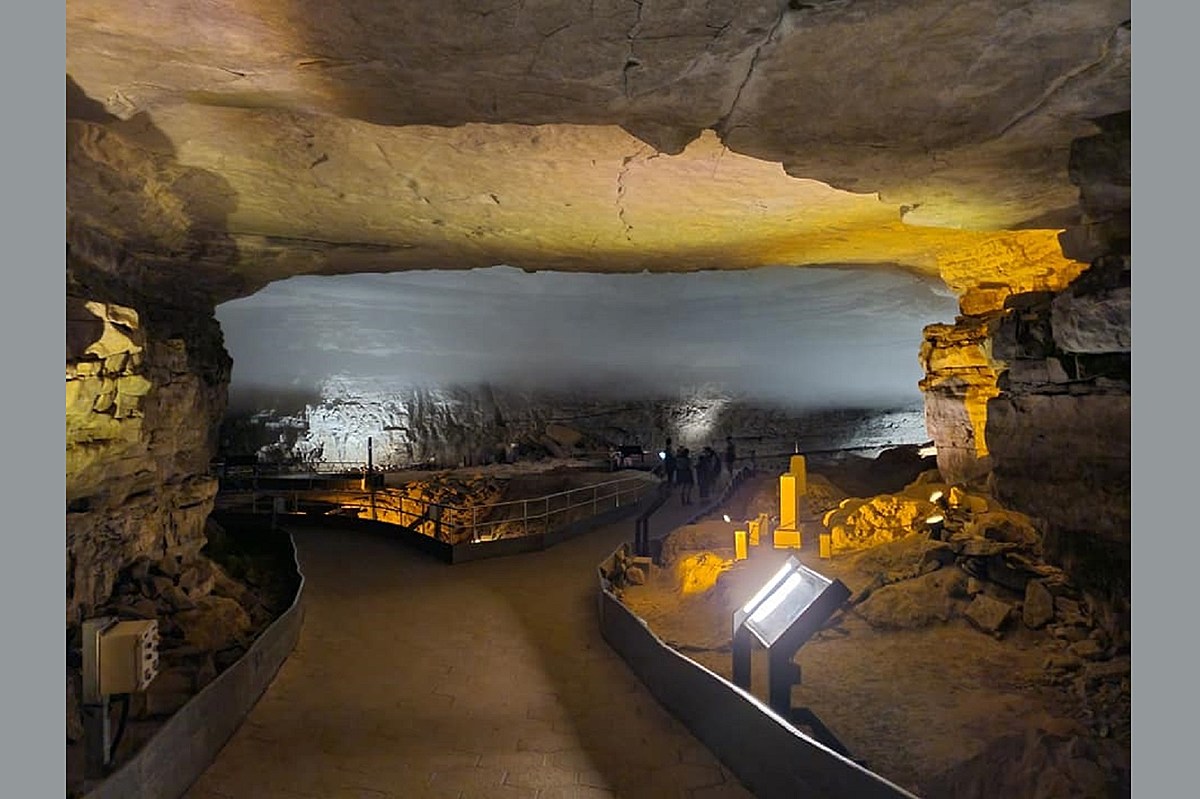 mammoth cave dining room