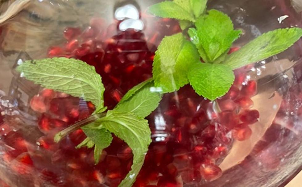 Kentucky Cookin:  Pomegranate Mint Holiday Refresher