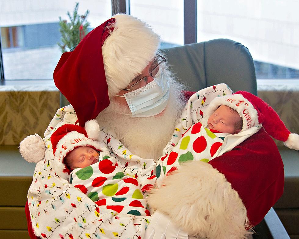 Heartwarming Photos from Santa Claus’ Visit to the NICU at Owensboro Health
