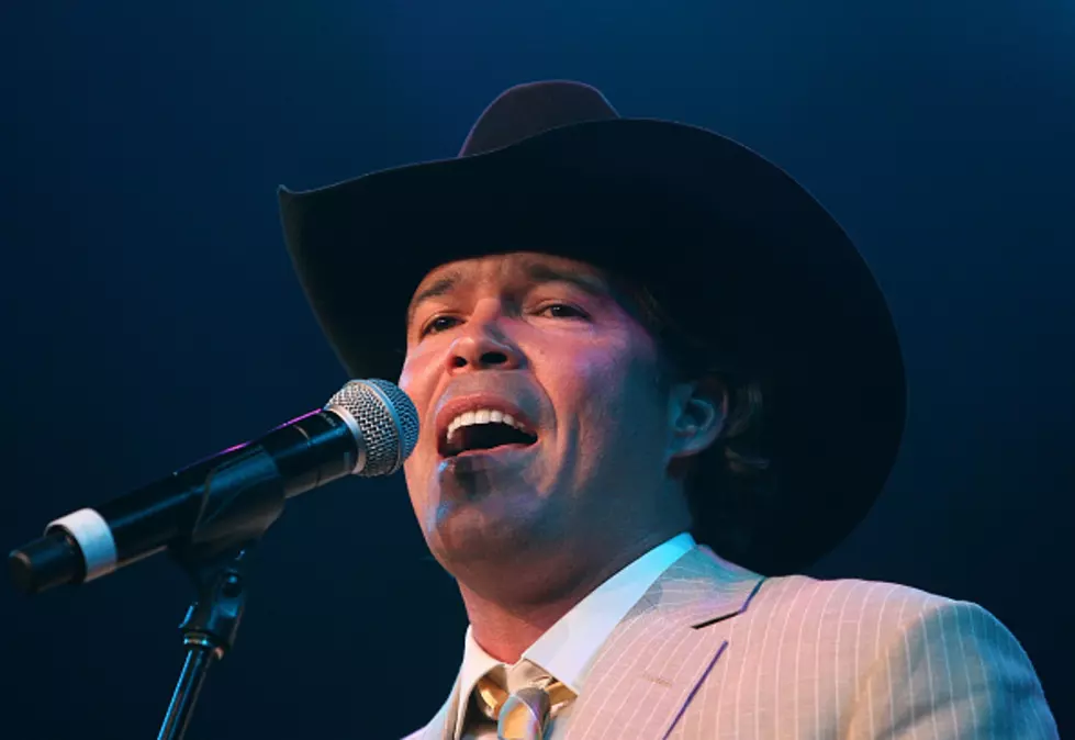 Clay Walker Talks About Owensboro Bar-B-Q, a Super 8 Motel and His 2022 Concert Tour