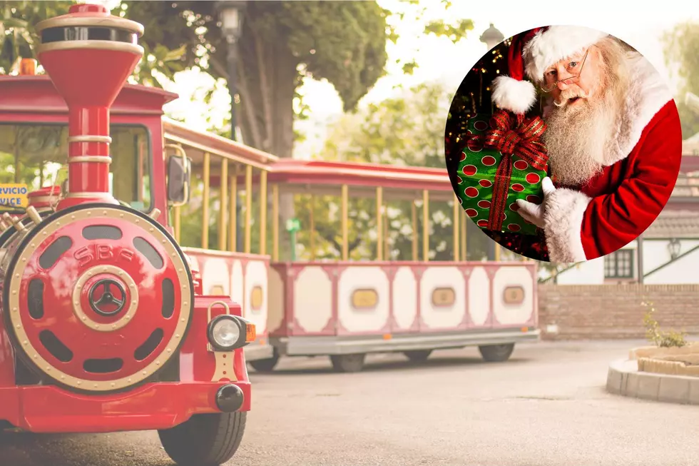 Enjoy A Magical Indoor Train Ride & Visit With Santa At This Indiana Museum