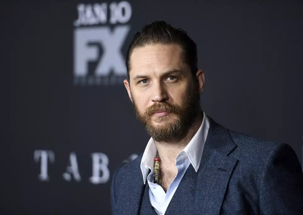 Actor Tom Hardy Hangs at a Kentucky Restaurant While Breaking from Film Shoot