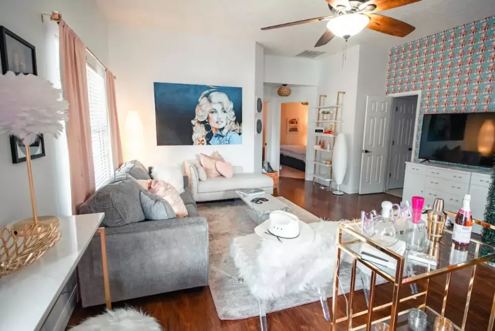 New Dolly Parton-Themed Airbnb Available in Owensboro