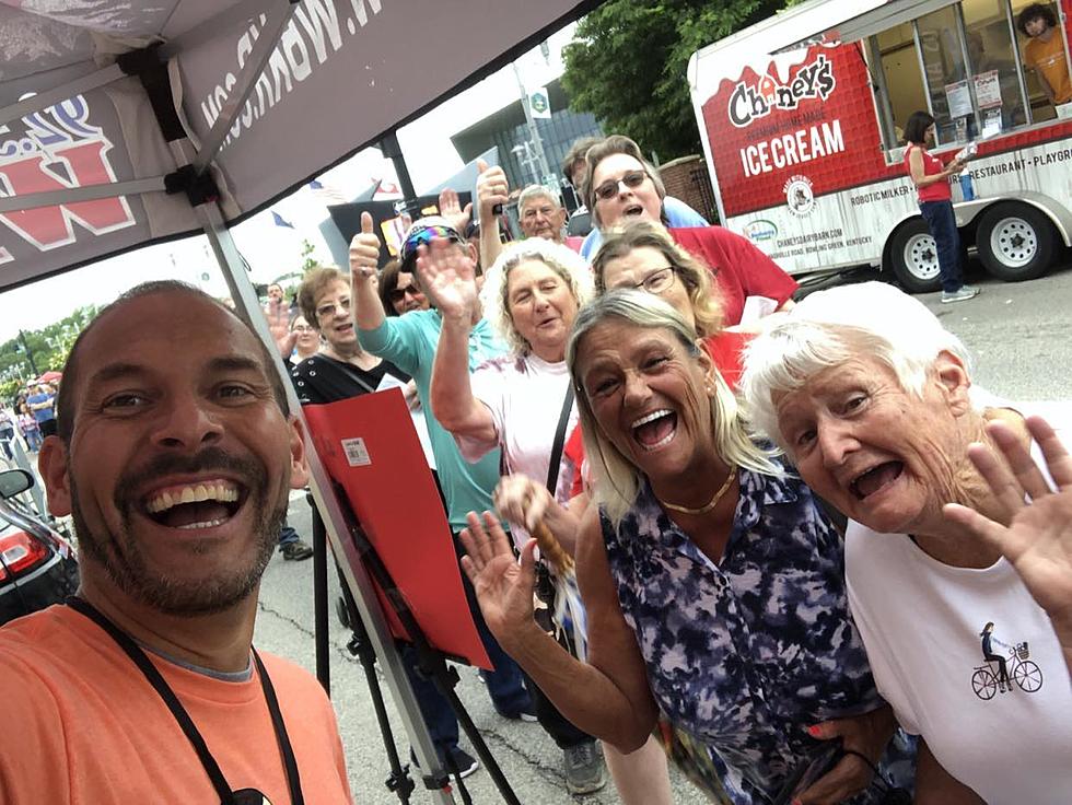 Fun Photos of BBQ &#038; Barrels T-Shirt Contest Winners in Downtown Owensboro