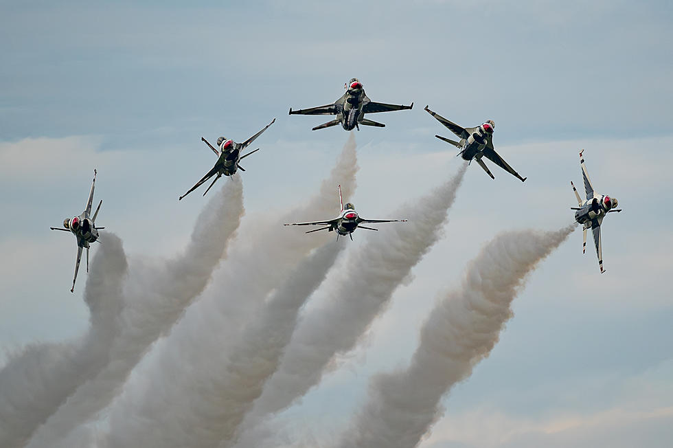 15 Incredible Photos of the USAF Thunderbirds Taken from a Hotel Rooftop in Owensboro, Kentucky