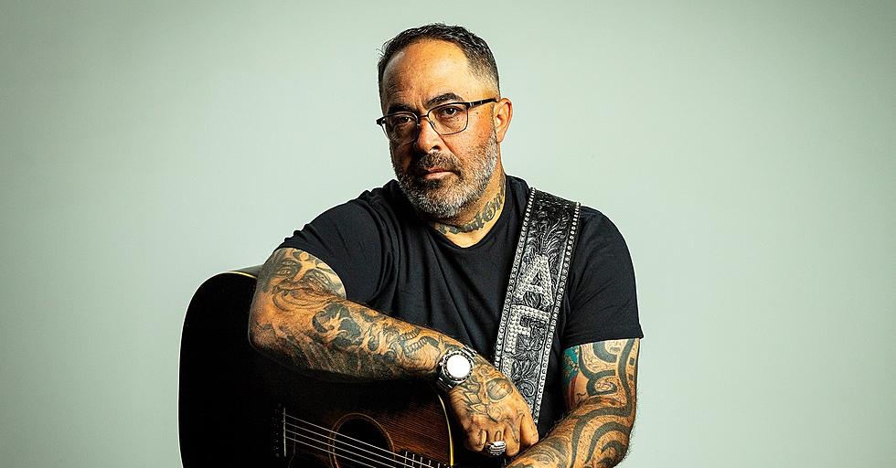 Aaron Lewis Bringing His 2024 Acoustic Tour to the Owensboro Sportscenter