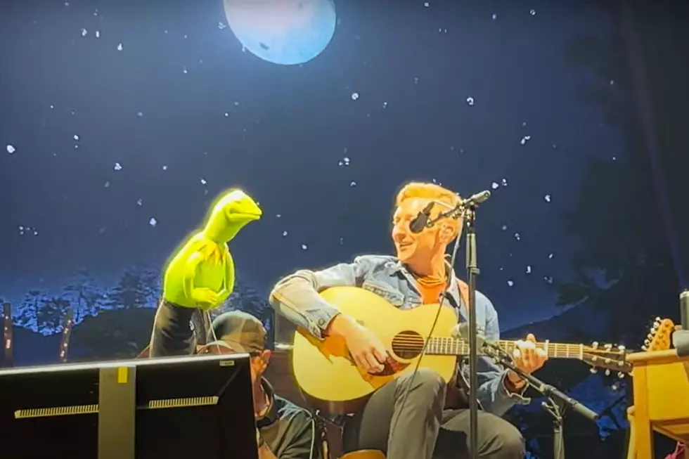 Kermit the Frog & Tyler Childers Duet at Madison Square Garden