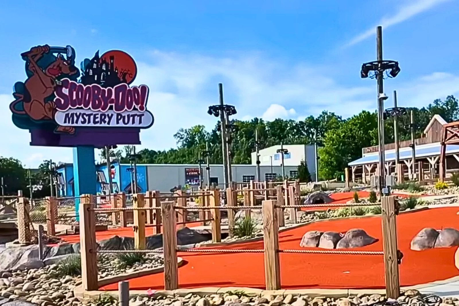Scooby-Doo Mini-Golf Course Opening in Pigeon Forge, image size:1600x1067