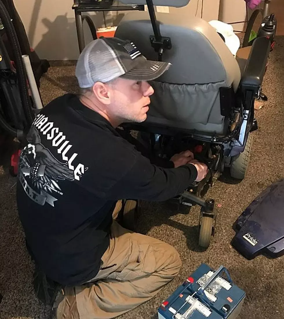 Evansville Police Officer Helps Man with Broken Wheelchair