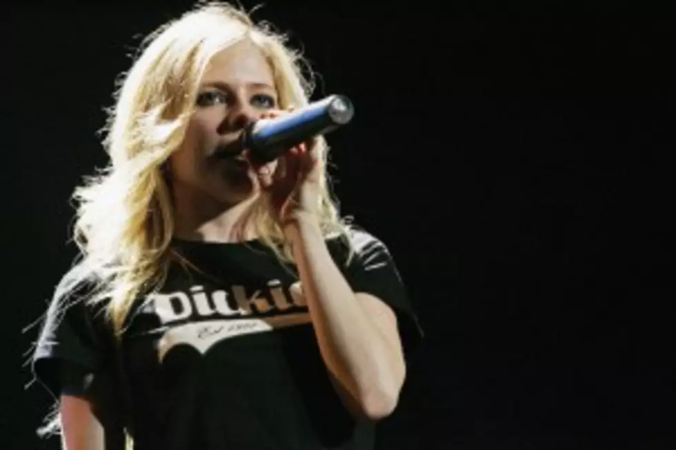 Avril Lavigne Lashes Out At Rays Fans