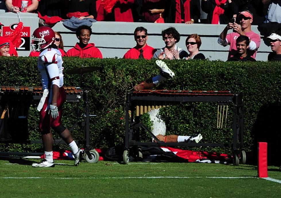 Georgia Player Gets Stuck In Hedges After TD [VIDEO]
