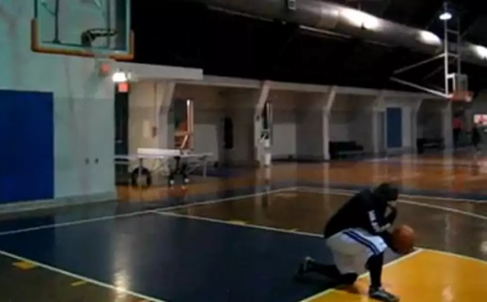 Free Throw While ‘Tebowing’ [VIDEO]