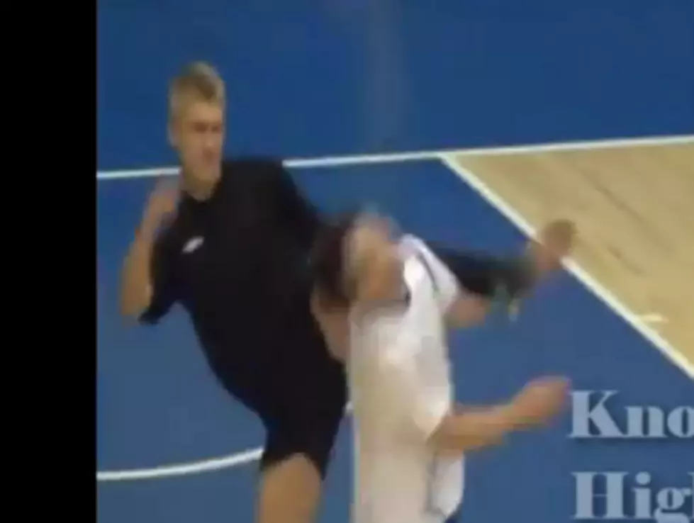 Brutal Headkick Knockout [VIDEO]