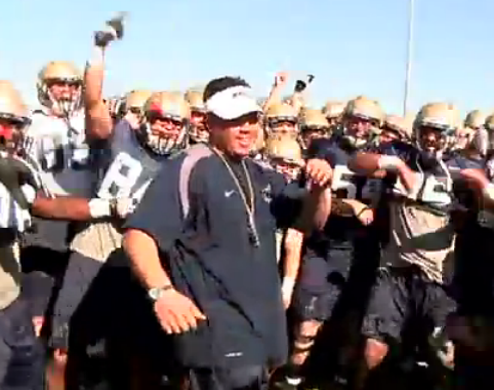 Navy Football Players Dance At Practice [VIDEO]