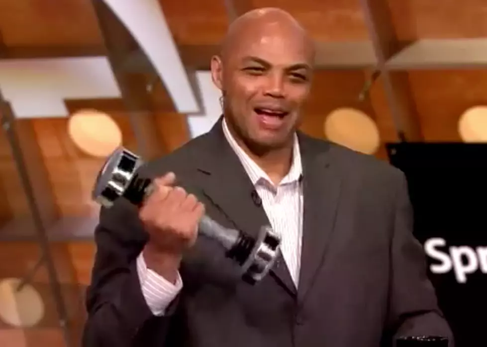 Charles Barkley Shows Off His Shake Weight Skills [VIDEO]