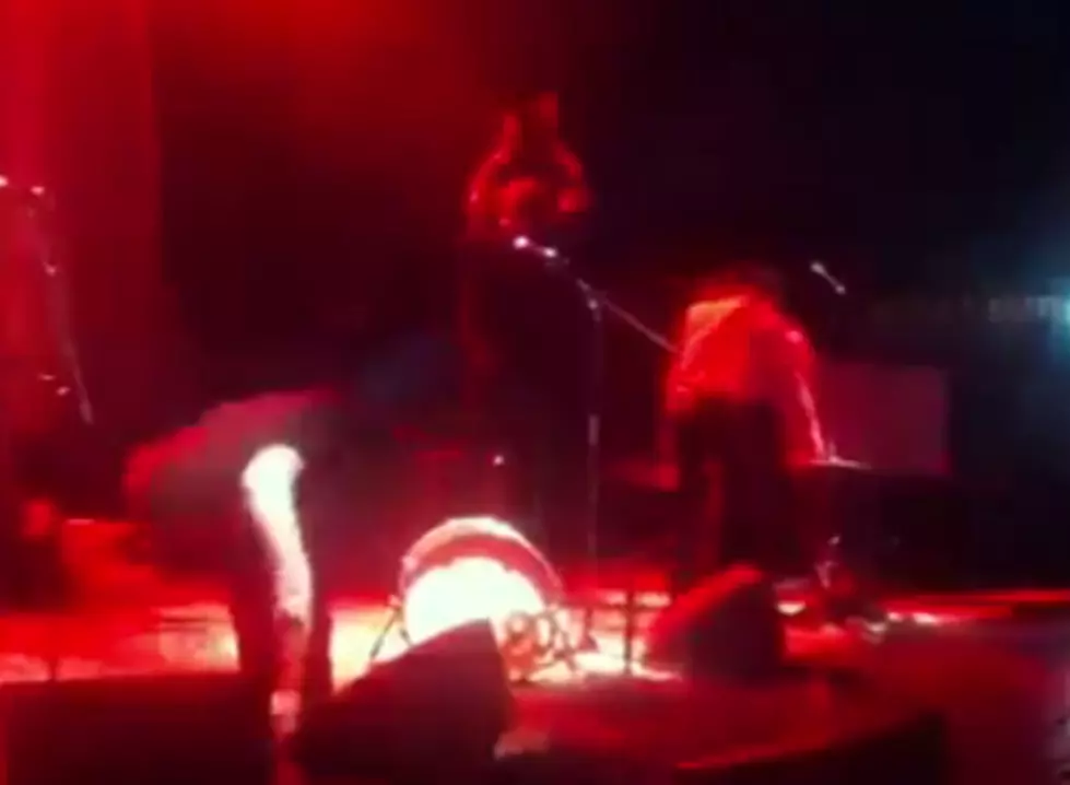 Dirk Nowitzki Plays Tambourine For The Avett Brothers [VIDEO]