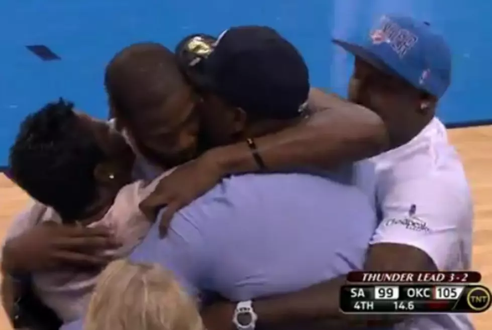 Kevin Durant Hugging Mom And Family During Win [VIDEO]