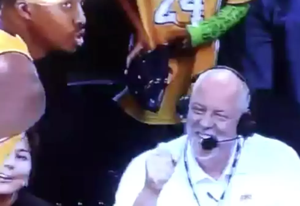 Dwight Howard Leaves Announcer Hanging [VIDEO]