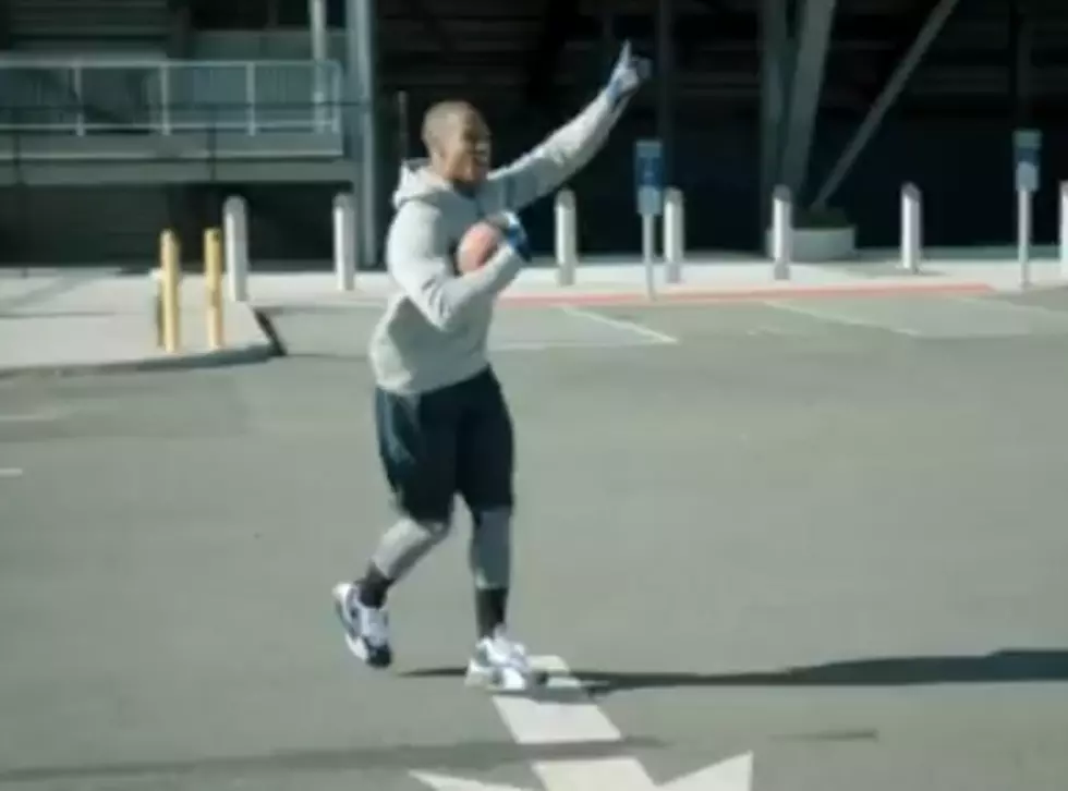 Victor Cruz Catches Football Thrown From Plane [VIDEO]