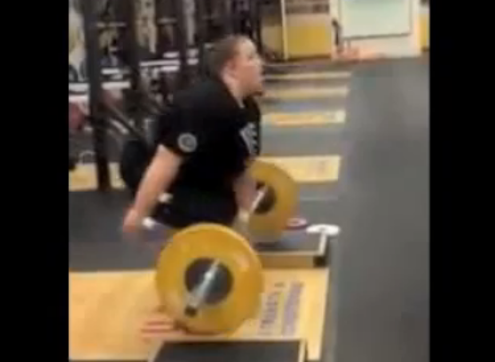 Holley Mangold Doing One-Handed Snatches [VIDEO]